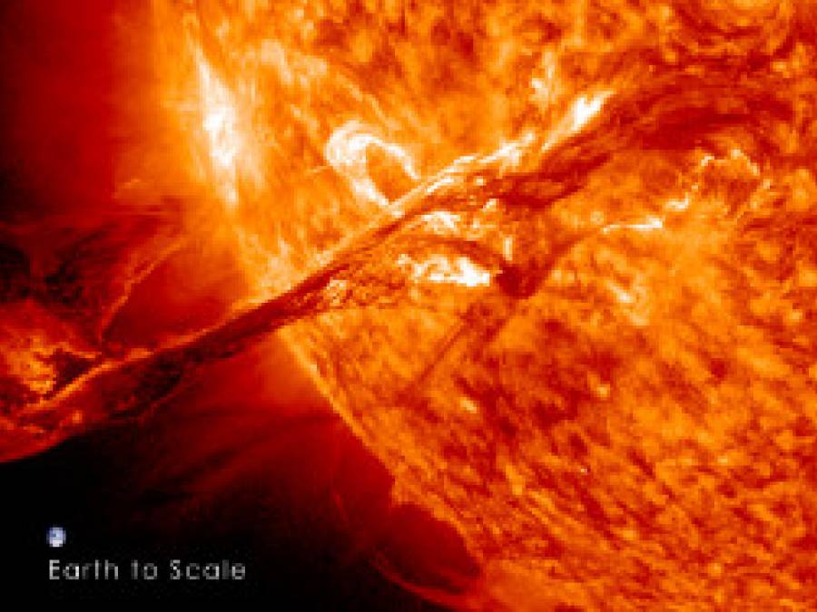  Space Weather Threatens High-tech Life