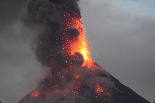 Mayon Volcano Eruption 4