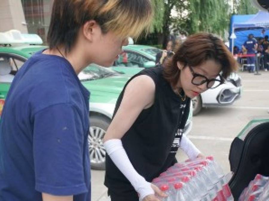 Rescue at Fingertips: How Gen Z Assists Flood-Hit Henan